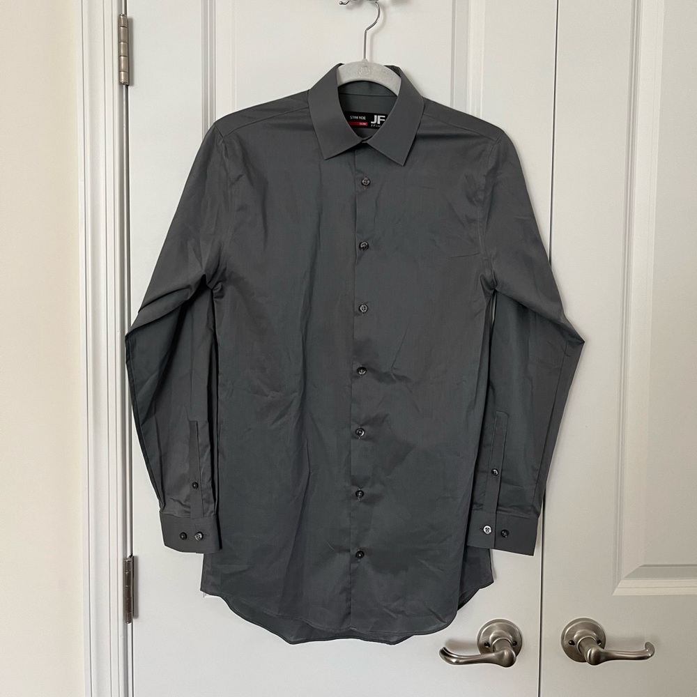 J. Ferrar Slim Fit Men’s Dress Shirt Size Small 14 - 14 1/2 Neck. 32-33 Sleeve